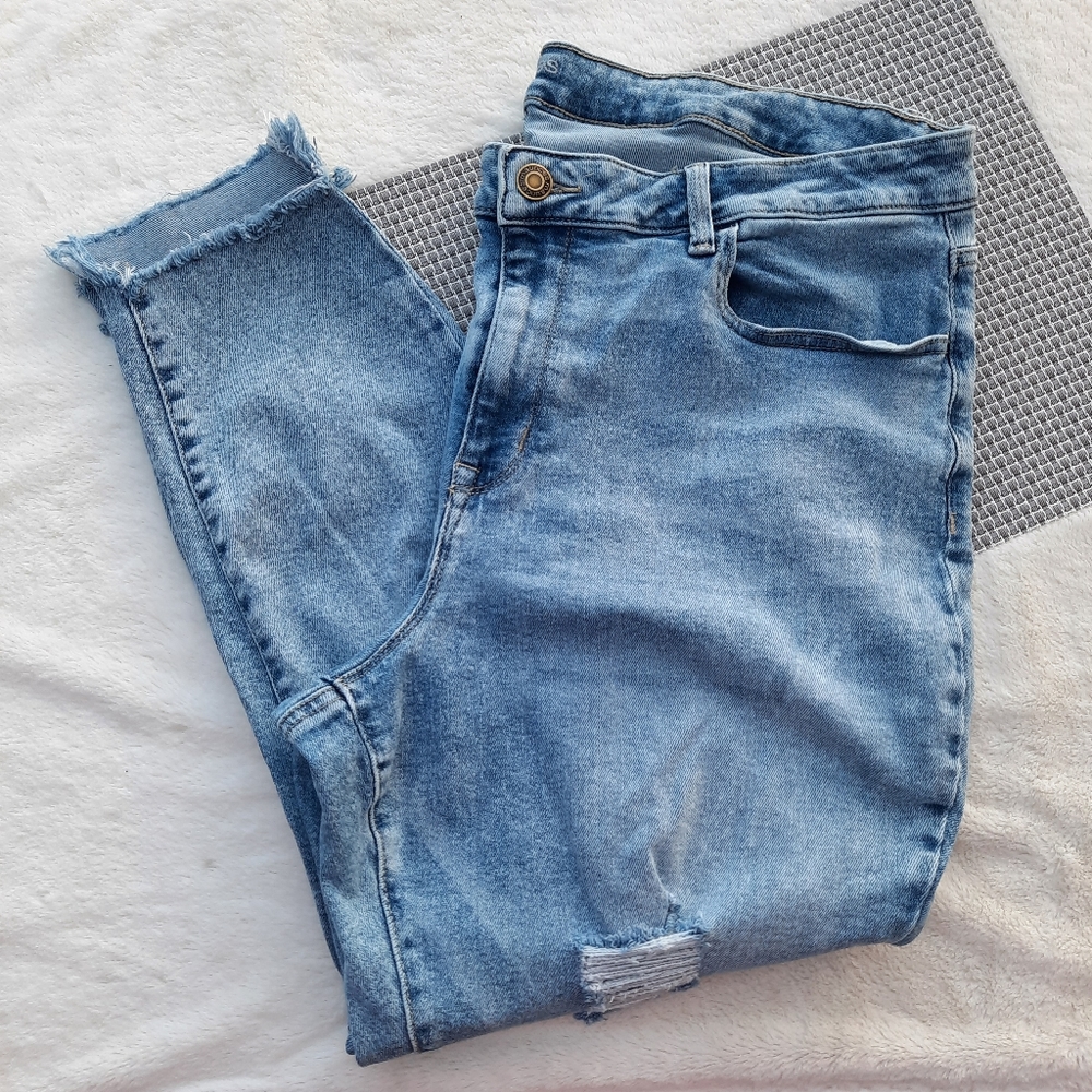 Maurices High Rise Skinny Jeans Distressed Knees Light Wash 24W Plus Size
